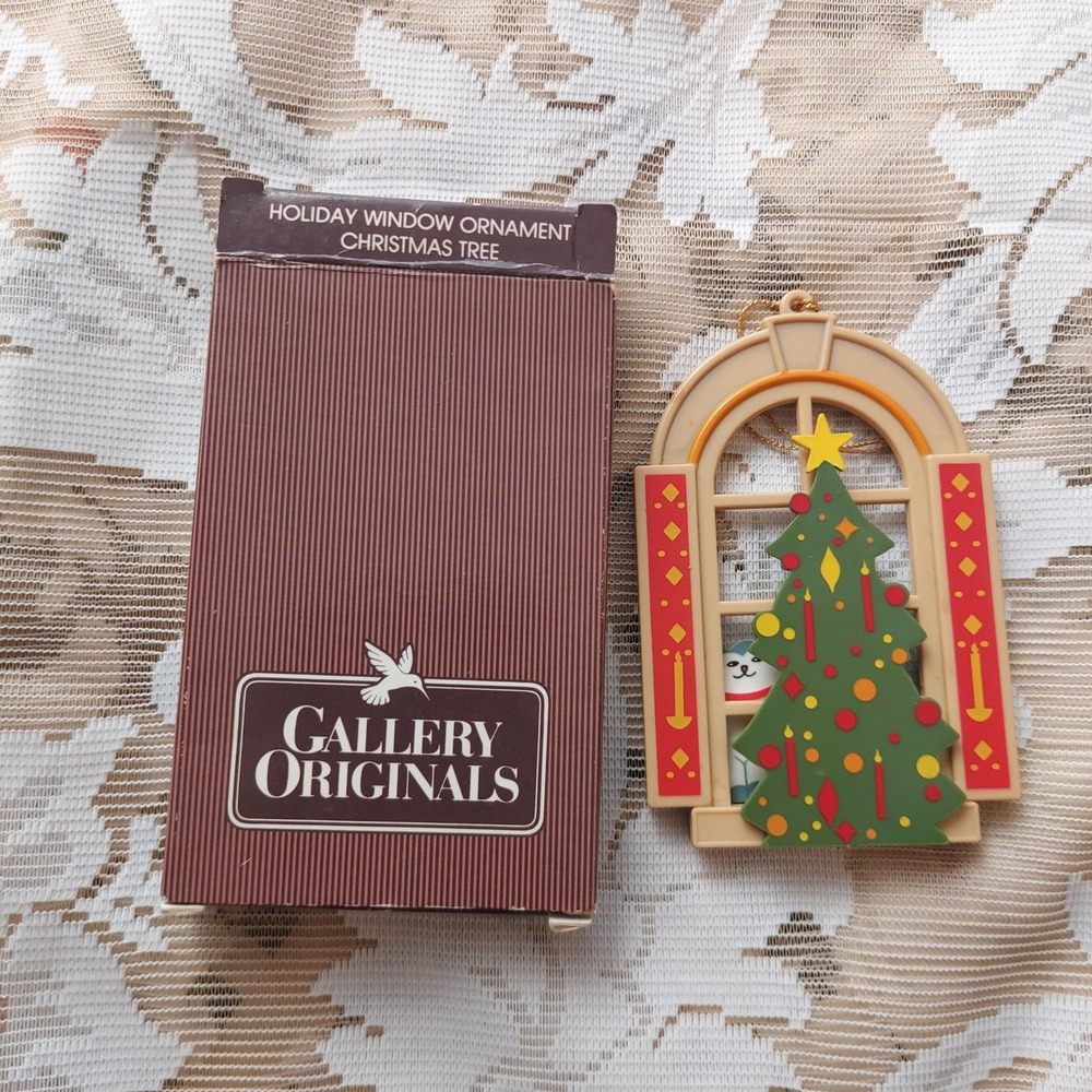 Vintage 1984 Gallery Originals Avon Christmas Tree Cat Window Ornament Boxed